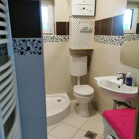 Gyoengy קסזטלי
